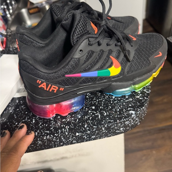 Nike Black Sneakers with Multicolor Accents - Picture 3 of 6